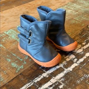 Fleece lined winter boots